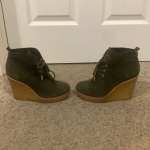 Tory Burch olive green lace up suede wedge logo bootie boots sz 8.5